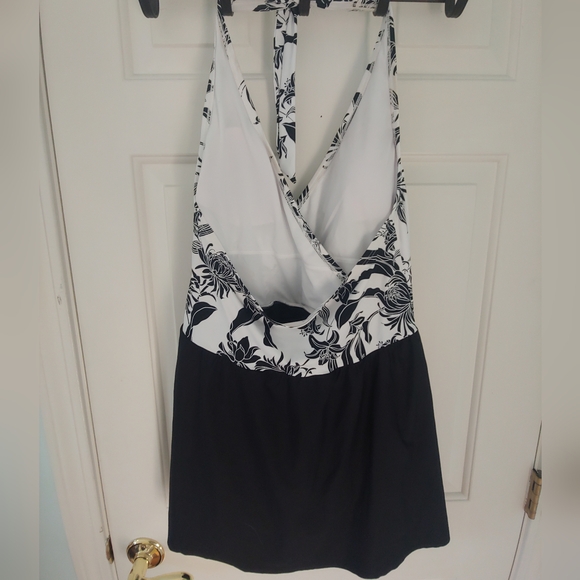 NWOT APT. 9 Black & White Floral Wrap-Front Halter One-Piece Swimdress - Size L - Picture 9 of 9